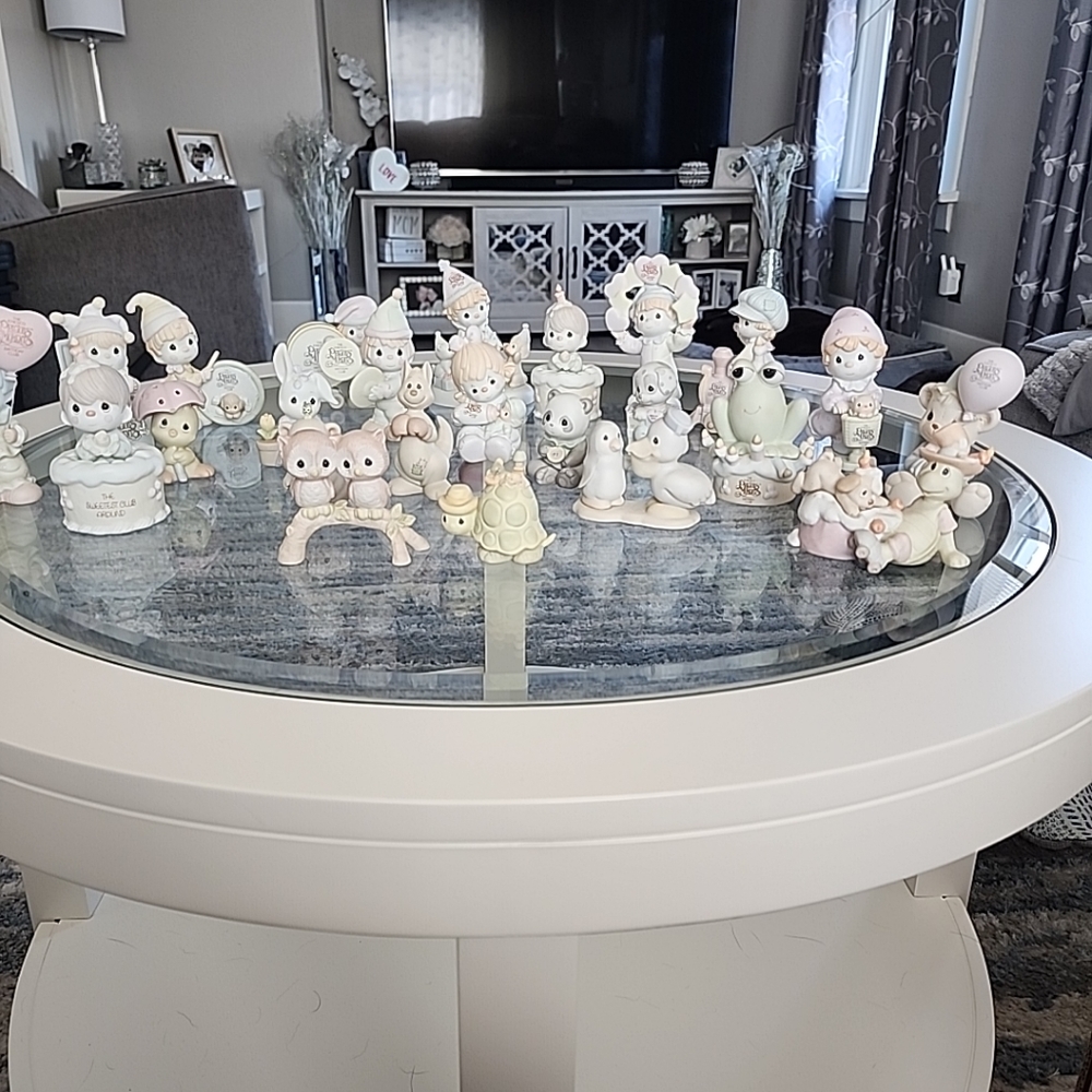 Bundle of 23 Birthday Club Precious Moments.